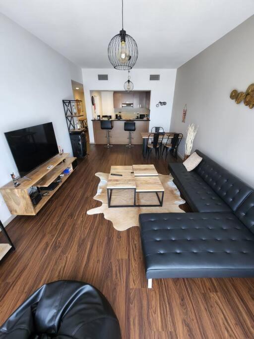 Cozy 1Br In Iconic Tower Apartment Abu Dhabi Bagian luar foto