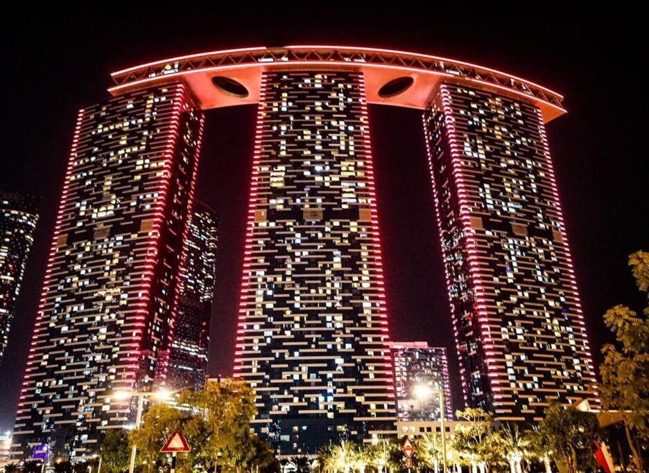 Cozy 1Br In Iconic Tower Apartment Abu Dhabi Bagian luar foto