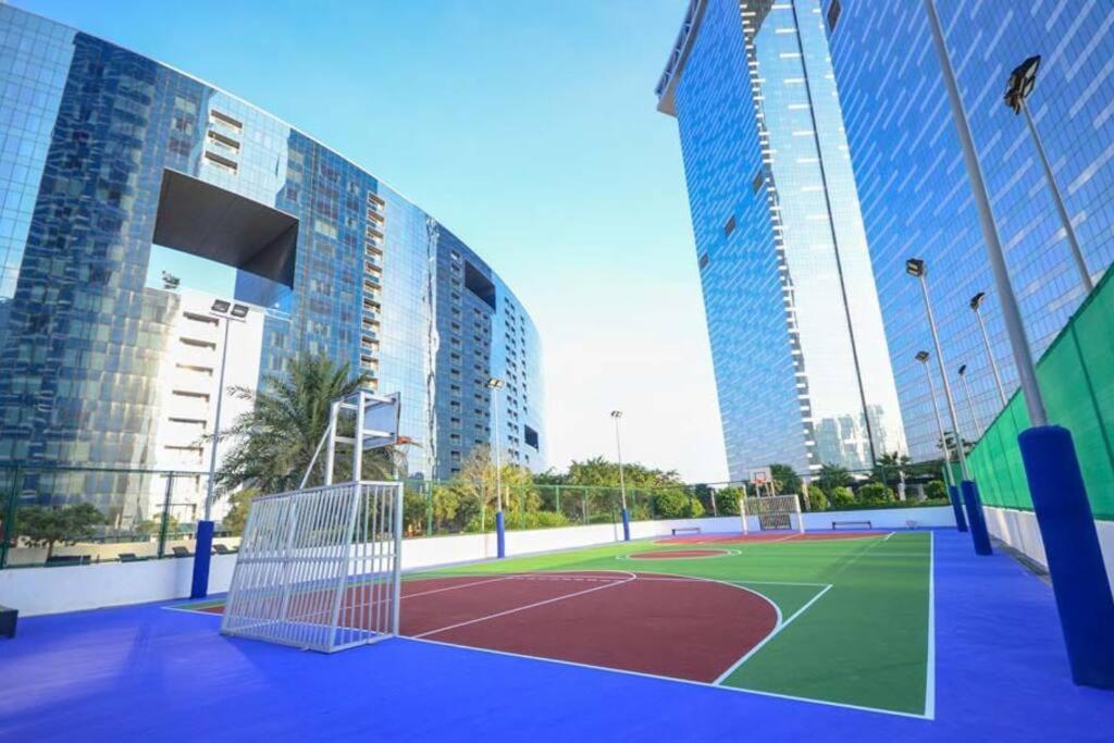 Cozy 1Br In Iconic Tower Apartment Abu Dhabi Bagian luar foto